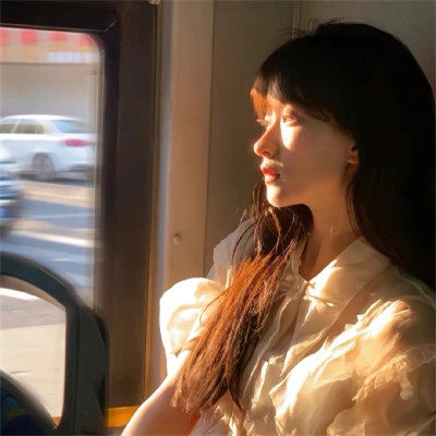 2025最火女生头像侧脸高级图片
