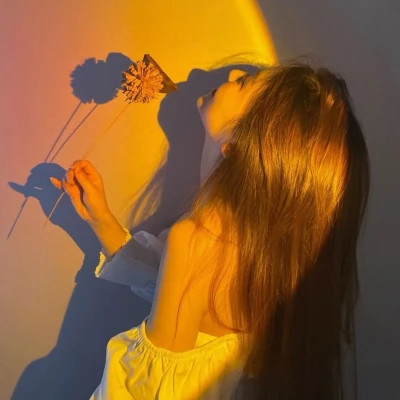2025最火女生头像侧脸高级图片