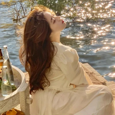 2025最火女生头像侧脸高级图片