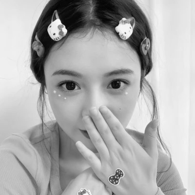 qq个性头像女黑白高清