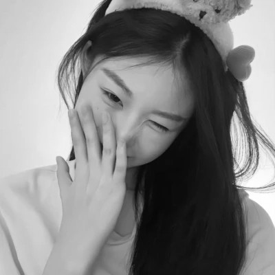 qq个性头像女黑白高清