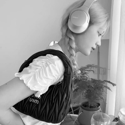 qq个性头像女黑白高清