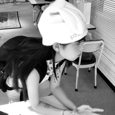 qq个性头像女黑白高清