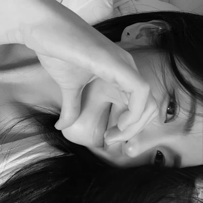 qq个性头像女黑白高清