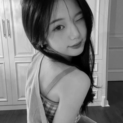 qq个性头像女黑白高清