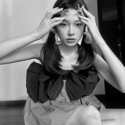 qq个性头像女黑白高清