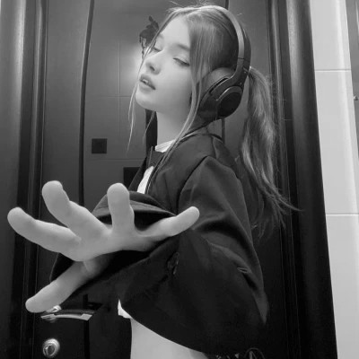 qq个性头像女黑白高清