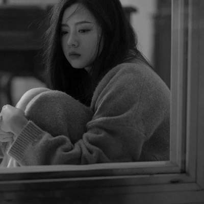 女生头像ins高级质感黑白