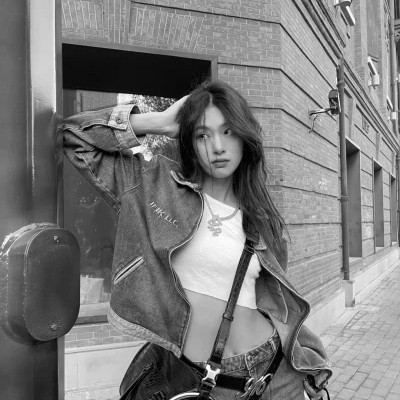 女生头像ins高级质感黑白