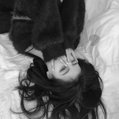 女生头像ins高级质感黑白