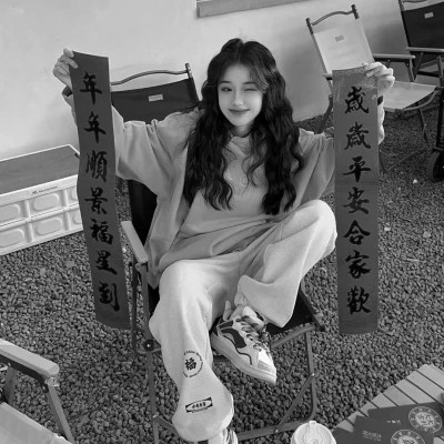 女生头像ins高级质感黑白