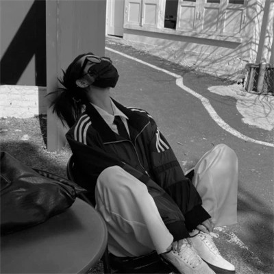 女生头像ins高级质感黑白