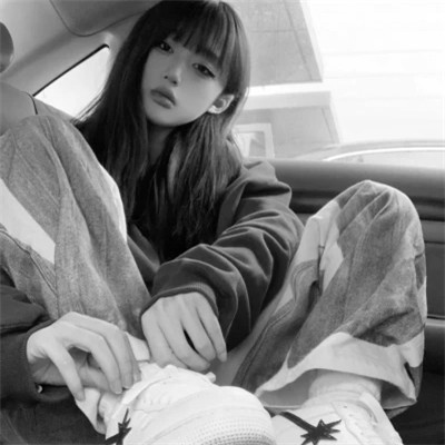 女生头像ins高级质感黑白