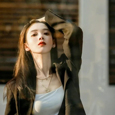2025最潮最火真人女生头像图片