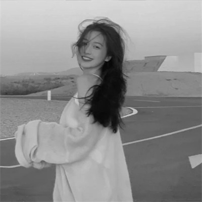 INS黑白女生头像