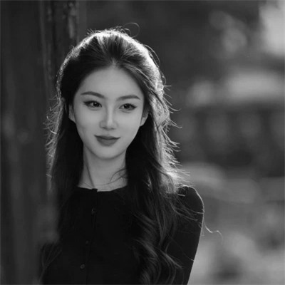 INS黑白女生头像