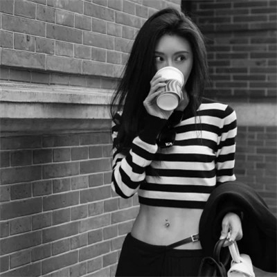 INS黑白女生头像