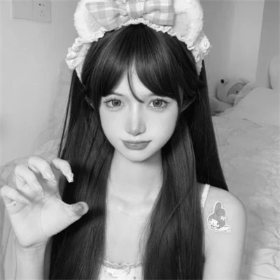 黑白女生头像真实可爱