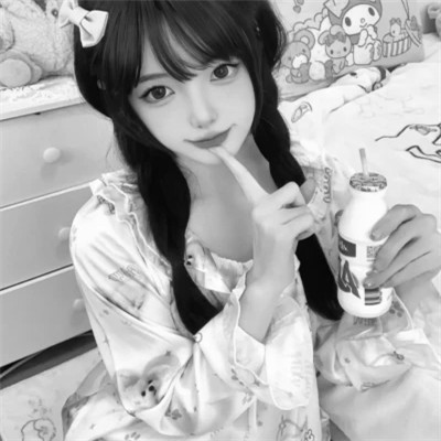 黑白女生头像真实可爱