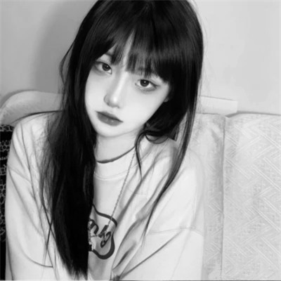 黑白女生头像真实可爱