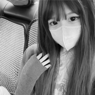 黑白女生头像真实可爱