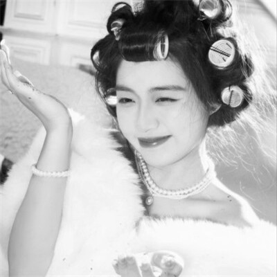 黑白女生头像真实可爱