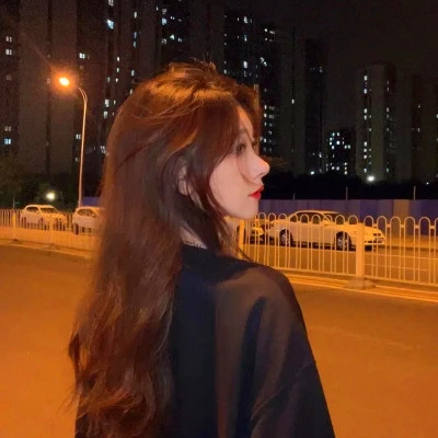 很潮很高级的头像女生真人高清图片