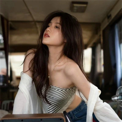 很潮很高级的头像女生真人高清图片