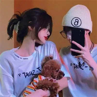 情侣头像一对两张拿手机自拍