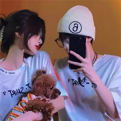 情侣头像一对两张拿手机自拍