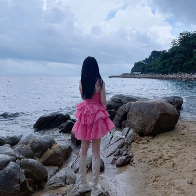 女生唯美头像背影海边高清图片