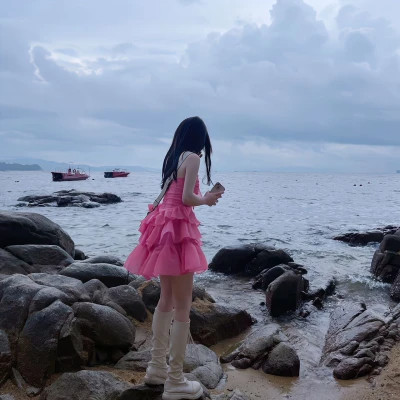 女生唯美头像背影海边高清图片