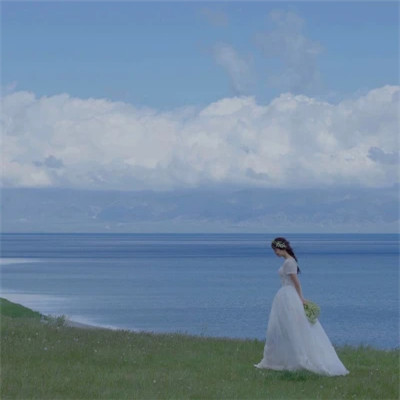女生唯美头像背影海边高清图片