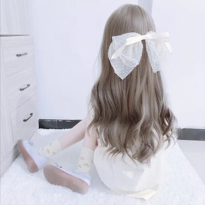 唯美女生坐着背影图片