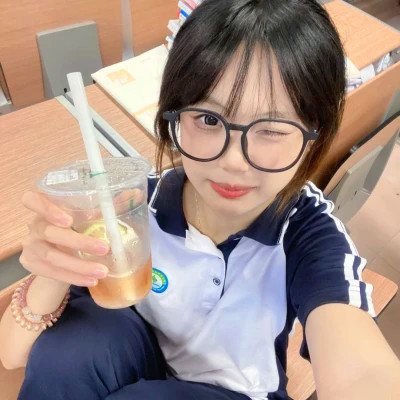 青春期素颜女生头像