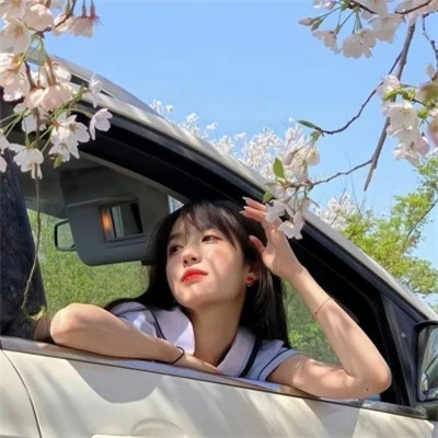 很哇塞的女孩头像
