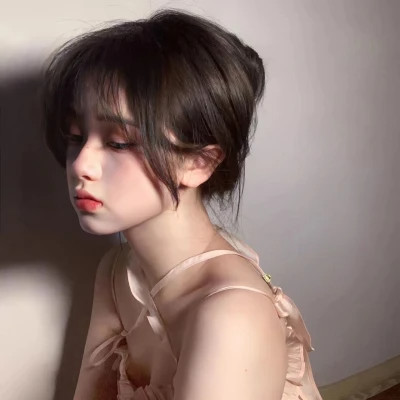 女生性感身材头像