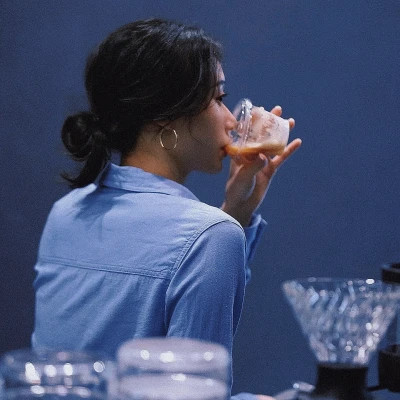 文艺复古女生头像高清图片