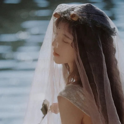 女生复古氛围感头像