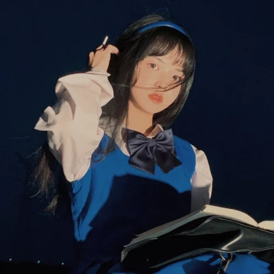 女生复古氛围感头像
