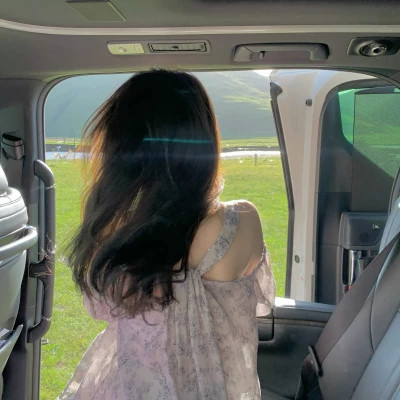 2025超好看真人女生头像背影
