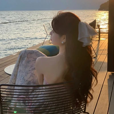2025超好看真人女生头像背影