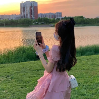 2025超好看真人女生头像背影