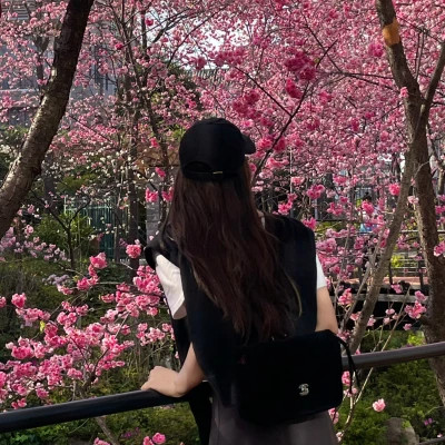 2025超好看真人女生头像背影