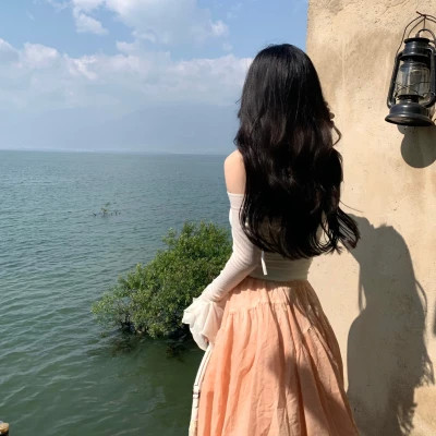 2025超好看真人女生头像背影