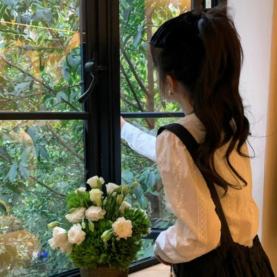 2025超好看真人女生头像背影