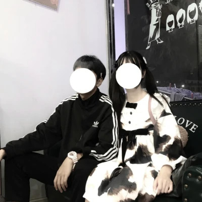 2025超火不露脸情侣头像一对两张图片