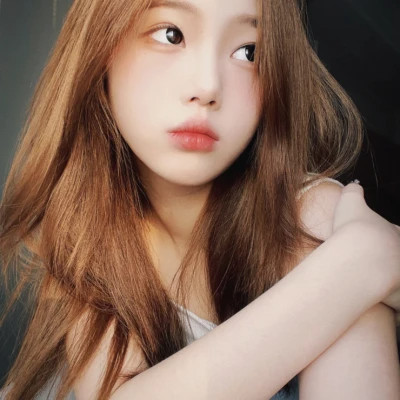 真人美女头像高级质感