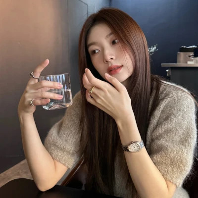 真人美女头像高级质感
