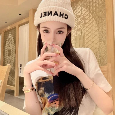 真人美女头像高级质感